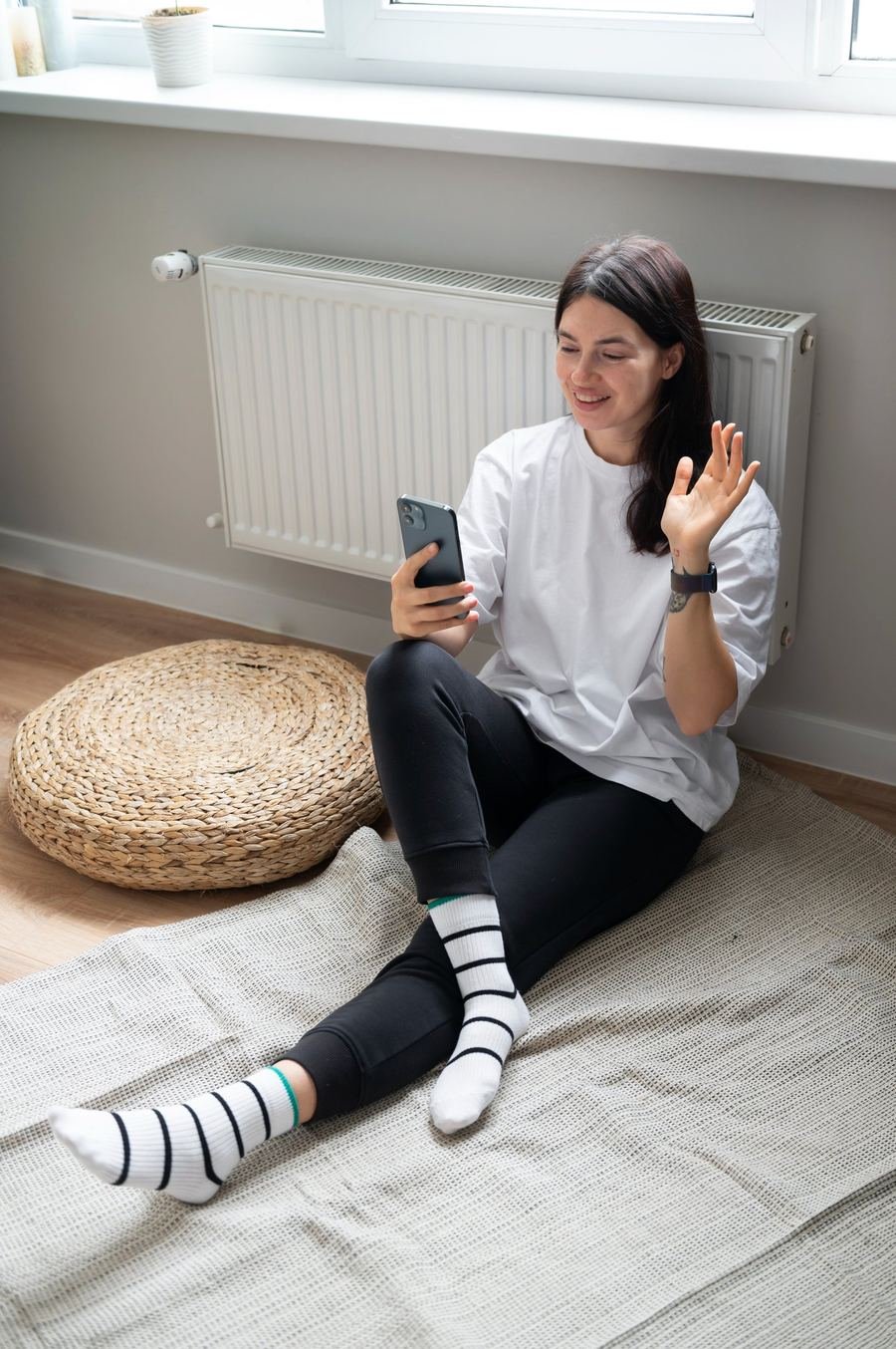 Cliente qui appelle un chauffagiste depuis son salon